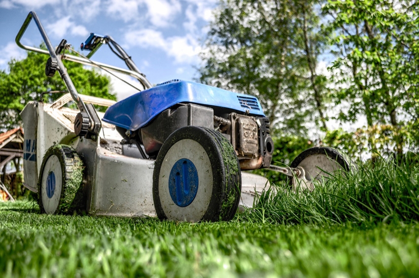 Example of present perfect simple vs present perfect continuous: Mike has been cutting the grass. He's tired and dirty.